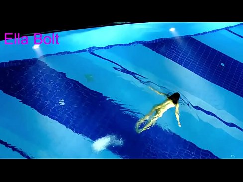 ❤️ मी पाहणे थांबवू शकत नाही, तरुण गोरा ELLA BOLT रिसॉर्ट पूलमध्ये नग्न पोहताना पकडला गेला ☑ अश्लील mr.hentai-ita.ru ❌❤